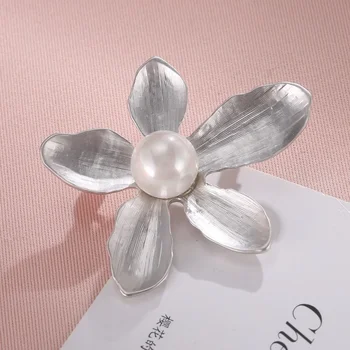 Retro neumna Zlato Barvo corsage moda pearl cvet broška plašč pin unisex dodatki